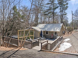 6 Chalet Dr, Gilford, NH 03249
