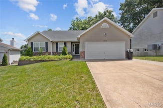 2908 Elderwood Cir, High Ridge, MO 63049