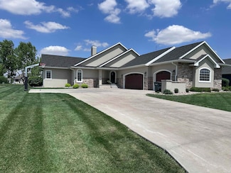 508 Quail Cir, Hastings, NE 68901