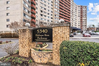 5340 Holmes Run Pkwy Unit 1215, Alexandria, VA 22304