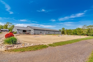 688 Woodglen Rd, Glen Gardner, NJ 08826