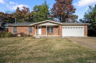 2667 Apple Creek Dr, Saint Louis, MO 63129