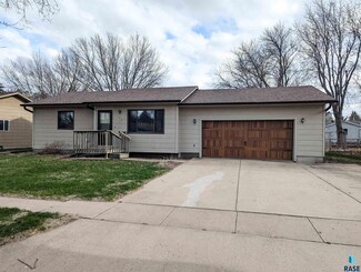 105 Alpine Cir, Brandon, SD 57005
