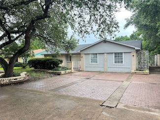 1131 Kris St, Irving, TX 75060