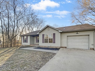 744 Needmore Rd, Clarksville, TN 37040