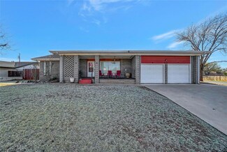920 Sherwood Rd, Clinton, OK 73601