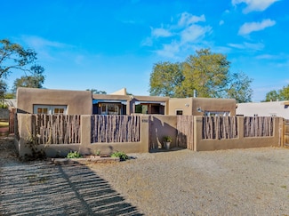 1324 MacLovia St, Santa Fe, NM 87505