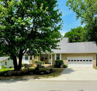 8719 Glenaire Dr, Chattanooga, TN 37416