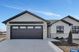 9225 Marbella Dr, Lincoln, NE 68520