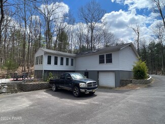 140 Bear Paw Dr, Lakeville, PA 18438