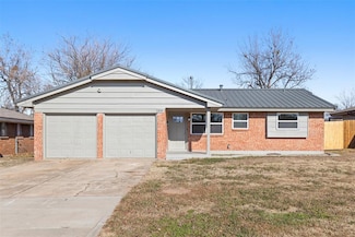109 SW 12th St, Moore, OK 73160