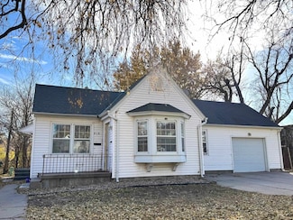816 W 24th St, Kearney, NE 68845