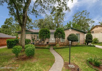 1834 Holly Oaks Ravine Dr, Jacksonville, FL 32225