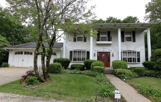 74 Manor Dr, Shavertown, PA 18708