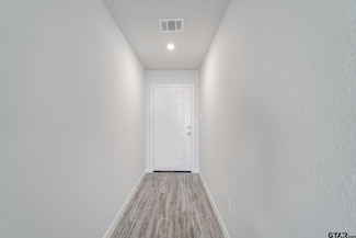 701 River Oaks Ln, Chandler, TX 75758