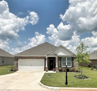 2527 Farmville Lakes Dr, Auburn, AL 36830