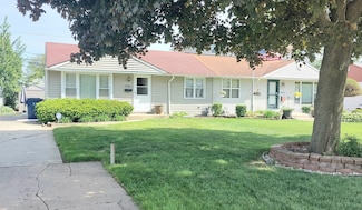 8923 S Main St, Hometown, IL 60456