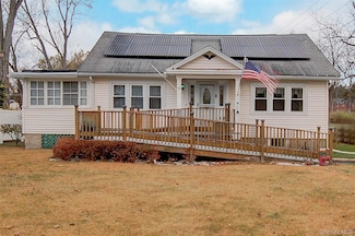 85 Overocker Rd, Poughkeepsie, NY 12603