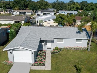 1402 Fox Run Dr, Tarpon Springs, FL 34689