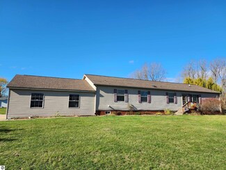 904 Wilson Blvd, Saint Louis, MI 48880