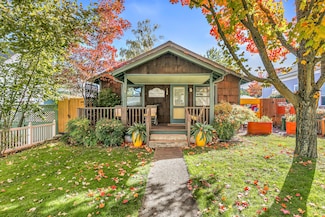 134 N 2nd St, Ashland, OR 97520