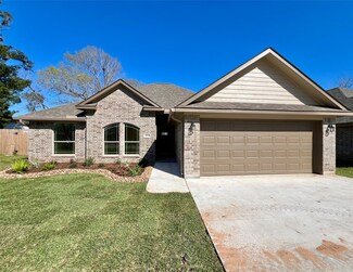 1019 S Anderson St, Angleton, TX 77515