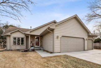 1816 Ruby Cir, Shakopee, MN 55379