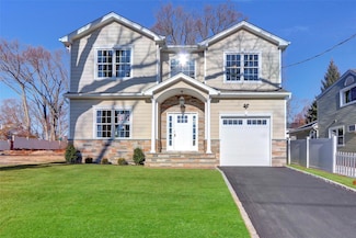 9 Hickory Rd, Bayville, NY 11709