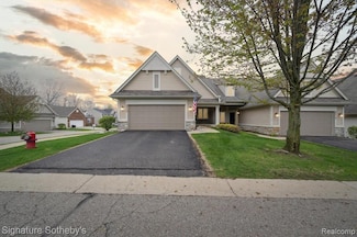 8222 Sequoia Ln Unit 39, White Lake, MI 48386