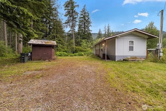 8363 Holly Ln, Maple Falls, WA 98266
