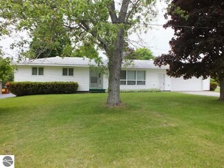 2195 Bell St, Central Lake, MI 49622