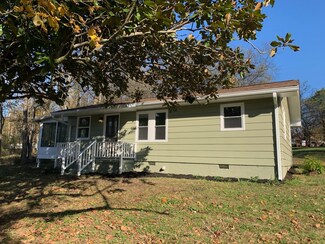 53 Thompson Ln, Hartsville, TN 37074