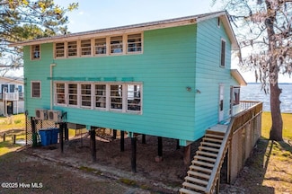 844 Swan Point Dr, Washington, NC 27889