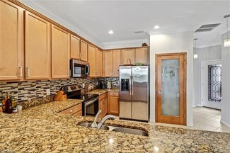 14468 Grapevine Dr, Naples, FL 34114