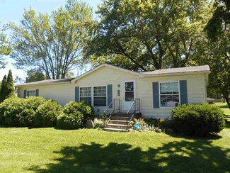 501 W Market St, Pierceton, IN 46562