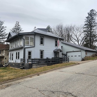 509 E Bridge St, Elkader, IA 52043