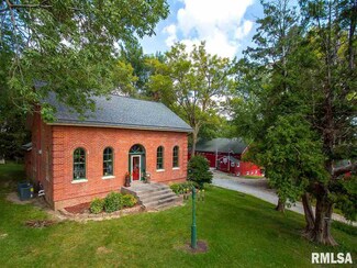 10250 160th St, Davenport, IA 52804