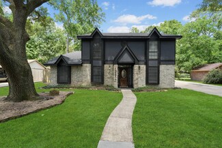 12611 Old River Dr, Baytown, TX 77523