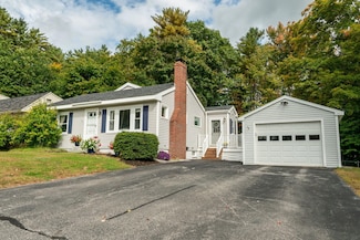 4 Prince St, Cumberland Center, ME 04021
