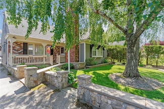 21 Foxhill Ave, Bristol, RI 02809
