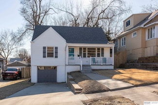 5845 Lake St, Omaha, NE 68104