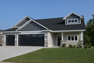 630 Pebble Creek Dr, Saint Cloud, MN 56303