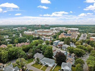 11 Lyon Rd, Chestnut Hill, MA 02467