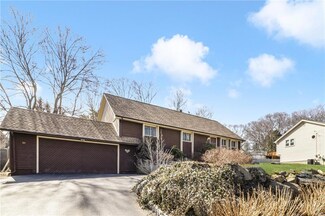 80 Zinnia St, Warwick, RI 02886