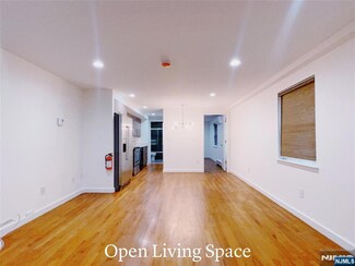 327 Undercliff Ave Unit 1, Edgewater, NJ 07020