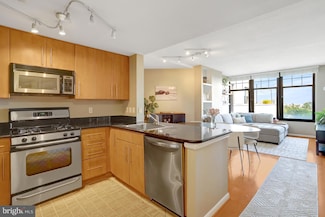 1021 N Garfield St Unit 914, Arlington, VA 22201