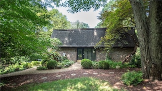 121 Finnin Rd, New Kensington, PA 15068