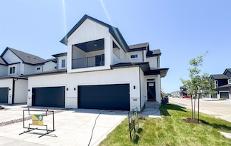 214 NE Doe Pointe Dr, Ankeny, IA 50021
