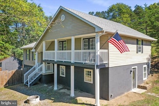 72 Pioneer Ln, Berkeley Springs, WV 25411