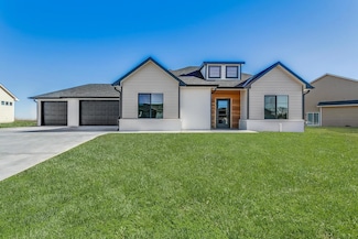 1430 N Emerald Valley Cir, Mulvane, KS 67110